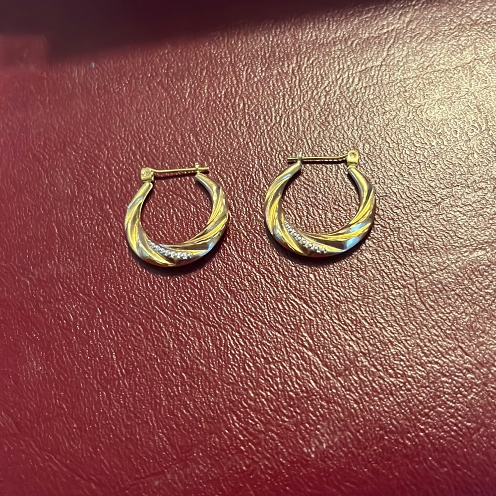 Earrings - Picture 3 of 4